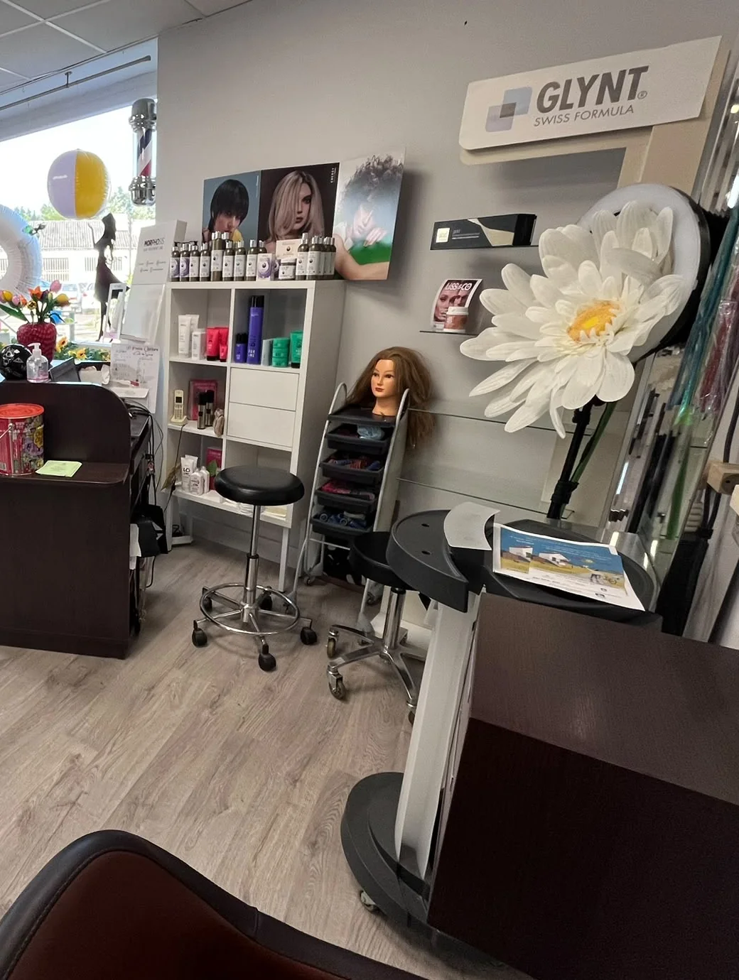 Poste de coiffage et miroir du salon JUSTY'L