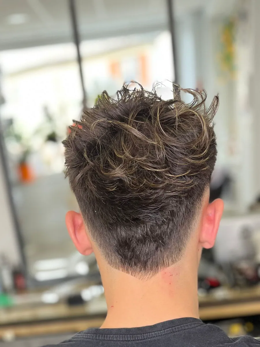 Dégradé homme vu de dos