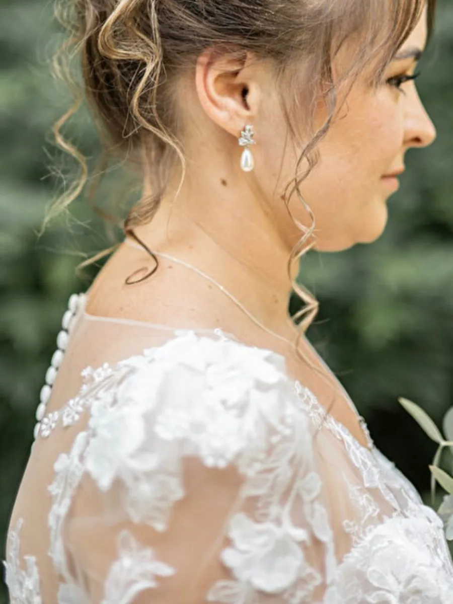 Mariée coiffée de profil