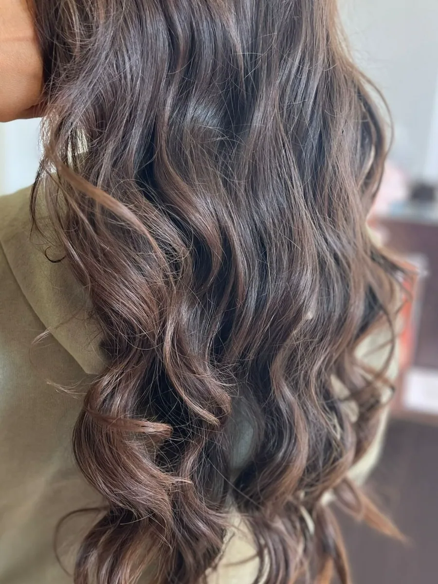Wavy brun lumineux